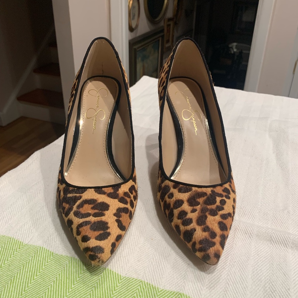 Jessica Simpson Carpena leopard print calf hair pumps - Picture 2 of 7